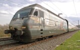 SBB Re 460 Werbelokomotive "Schulen ans Netz" mit IC-2000 Doppelstockwagen zwischen Schwarzenbach und Algetshausen-Henau